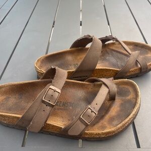 Birkenstock Mayfair sandal, size 39. Stone color